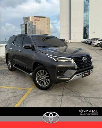 TOYOTA HILUX SW4 2.8 D-4D TURBO DIESEL SRX 7L 4X4 AUTOMÁTICO